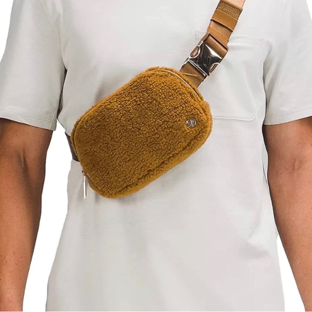 LULULEMON EVERYWHERE FLEECE BELT BAG